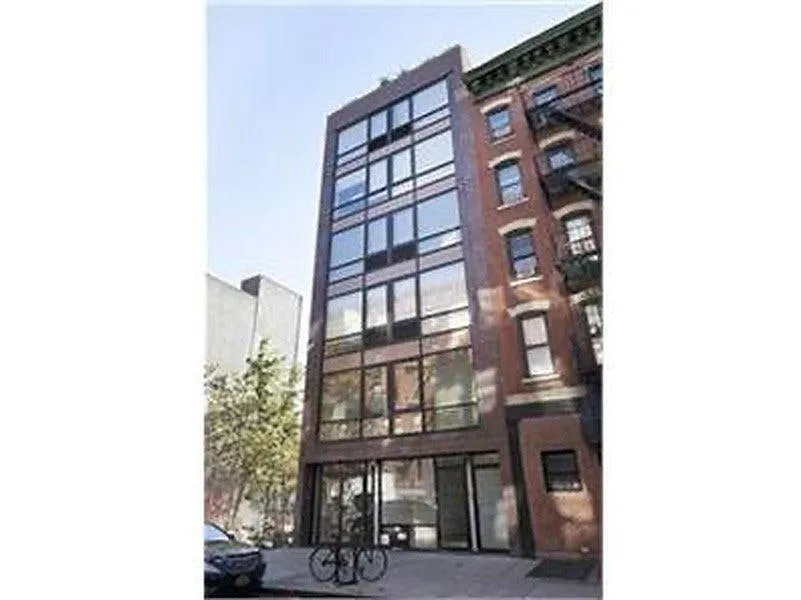 Storefront White Box in East Village, New York — 5