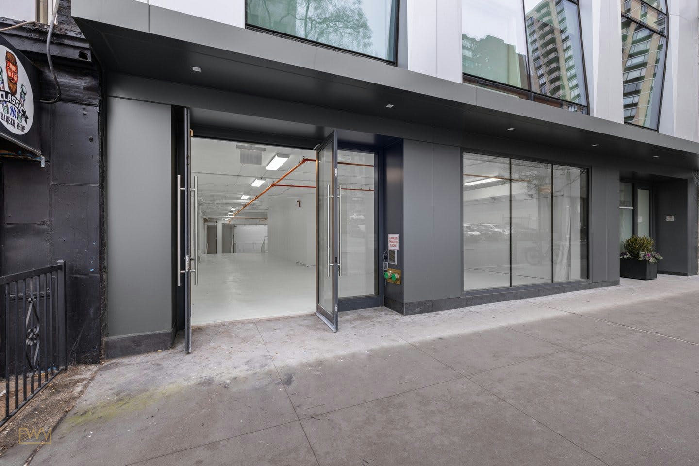 Storefront Whitebox Event Venue and Studio in New York, 418 sqm, pop up store