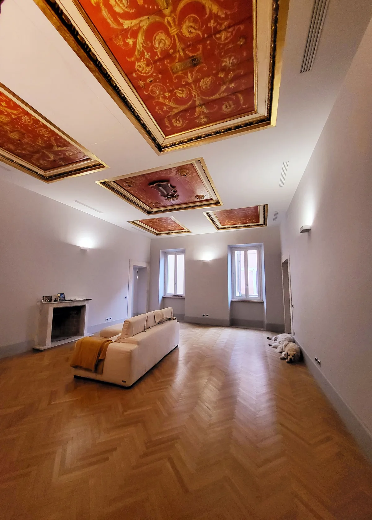 Storied Apartment Featuring Historic Details, 170 sqm, showroom presentation, pop-up rental in Tivoli