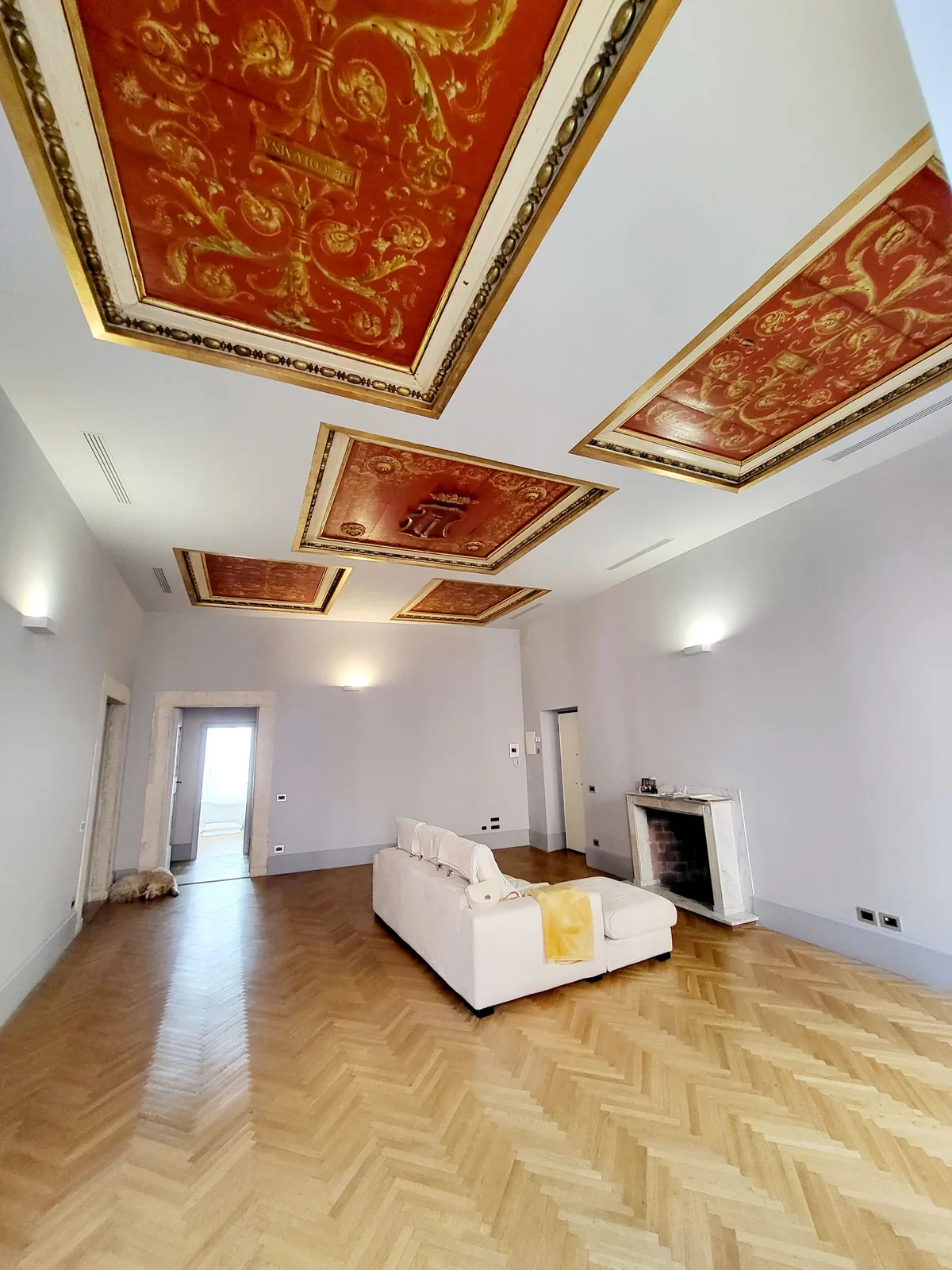 Storied Apartment Featuring Historic Details, 170 sqm, showroom presentation, pop-up rental in Tivoli, interior view