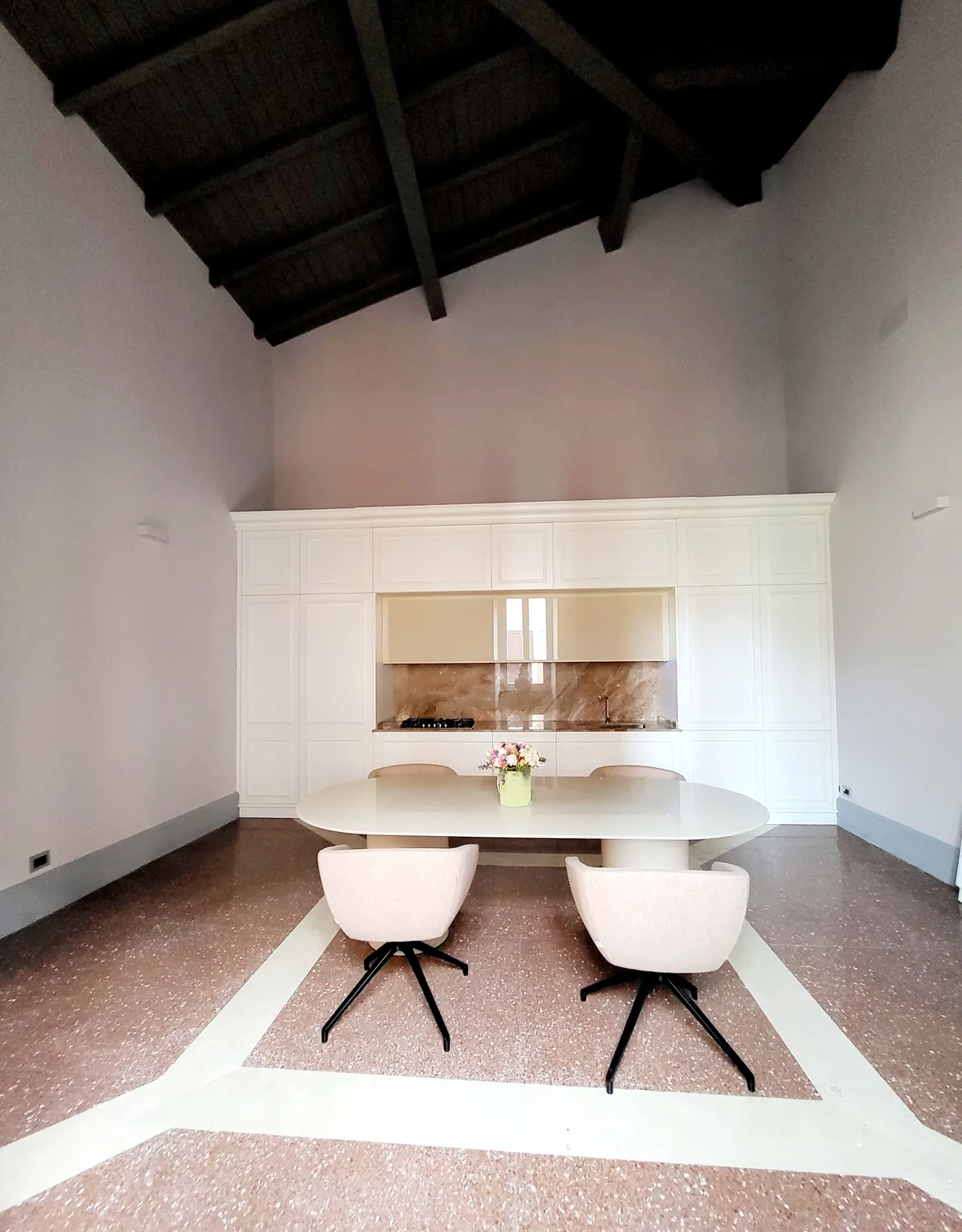 Storied Apartment Featuring Historic Details, 170 sqm, showroom presentation, pop-up rental in Tivoli, second interior view