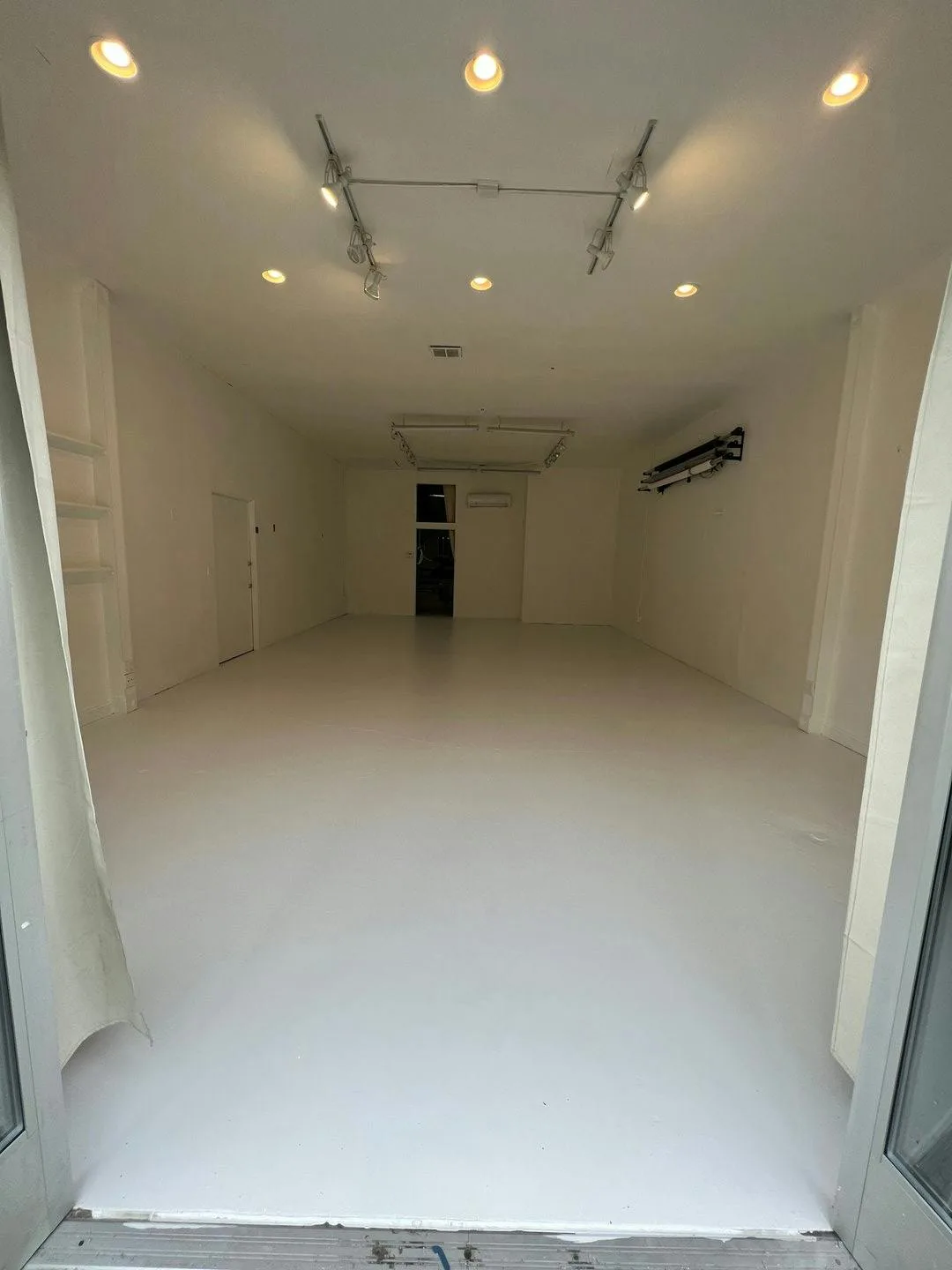 Street-Facing White Box Art Gallery in Laguna Beach