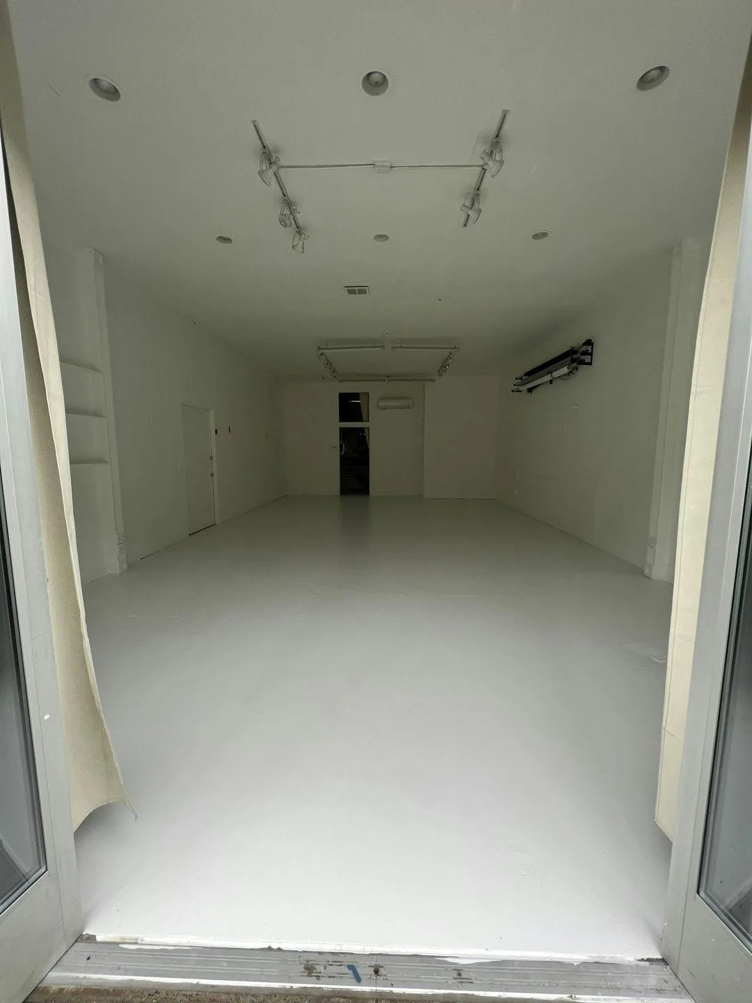 Street-Facing White Box Art Gallery in Laguna Beach — 4