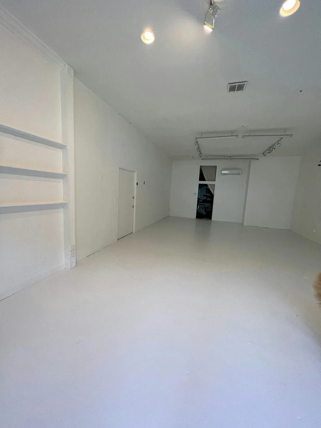 Street-Facing White Box Art Gallery in Laguna Beach — 5