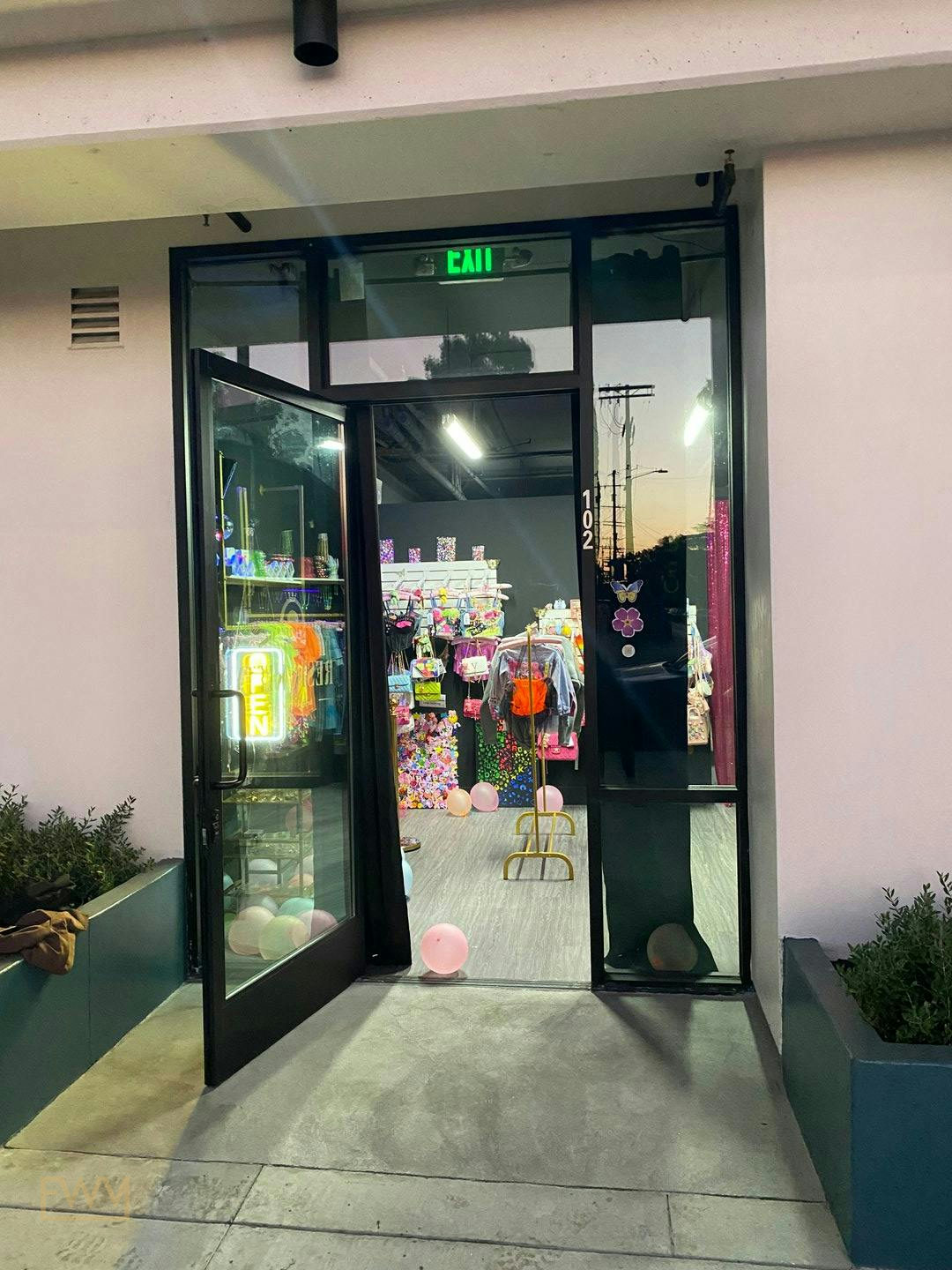 Street-Level Boutique Space in North Hollywood, 23 sqm, pop up store in Los Angeles