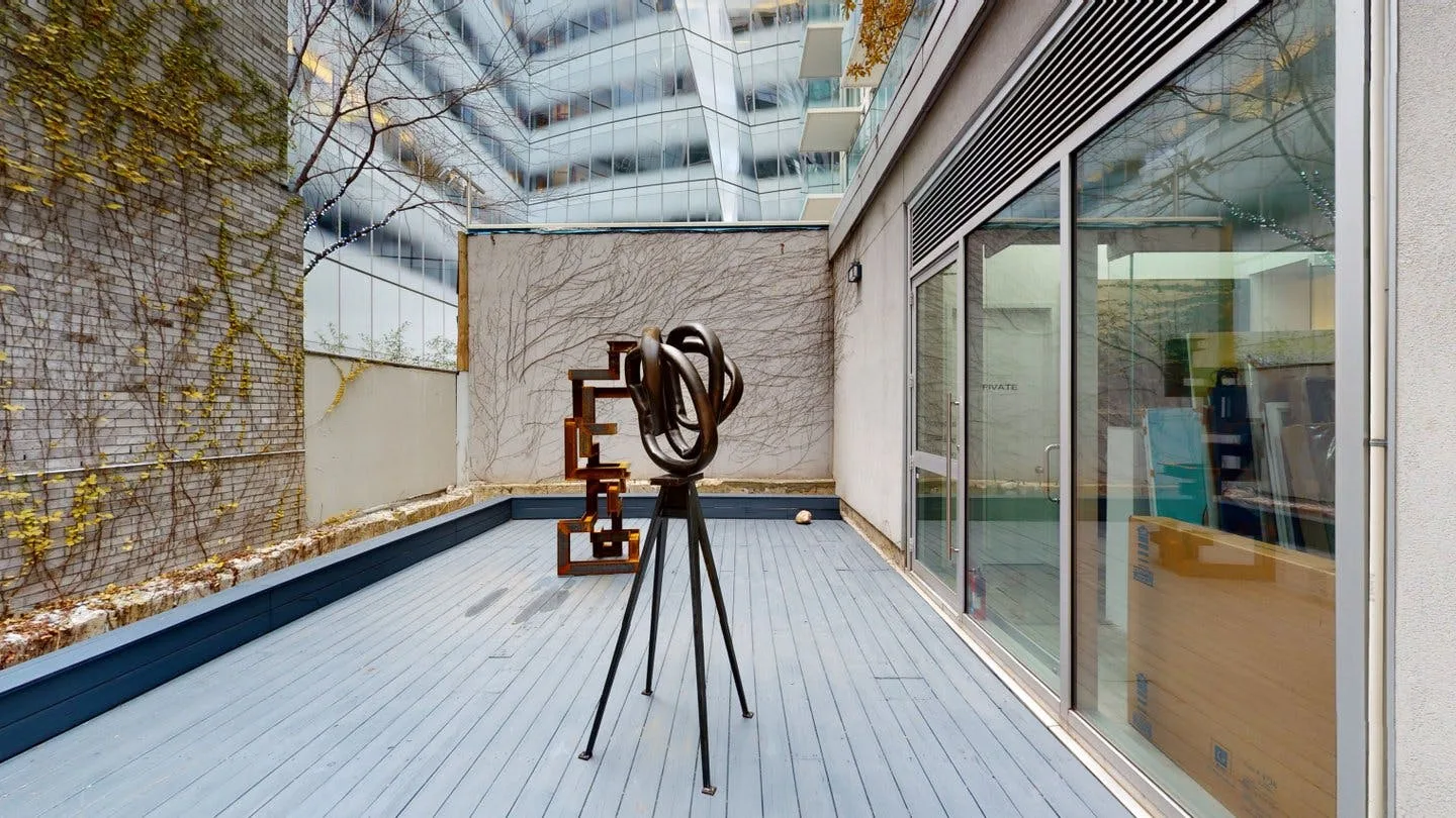 Street Level Chelsea Gallery with Outdoor Terrace — 3