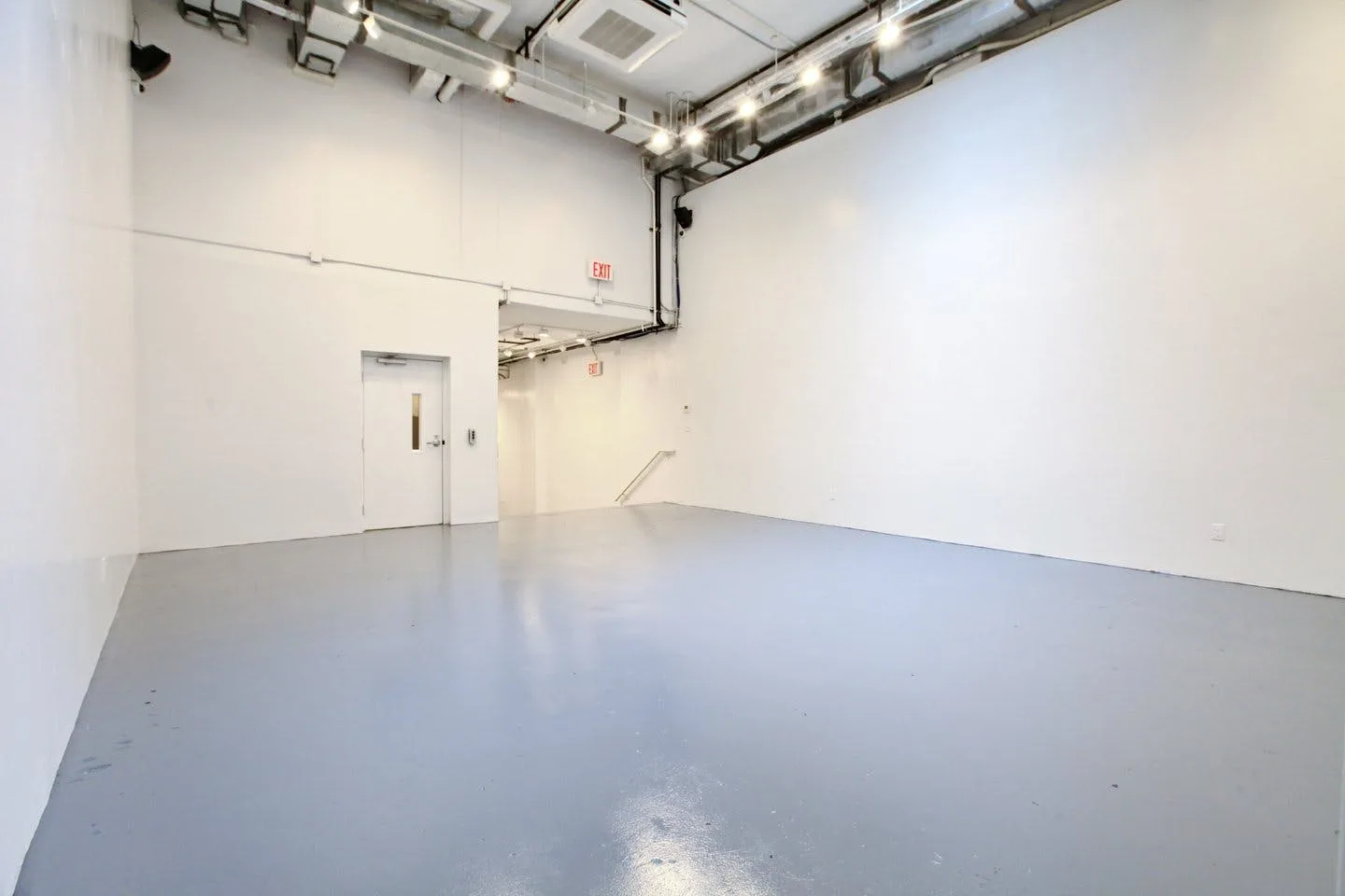 Street Level Contemporary Gallery in Chelsea, New York — 4