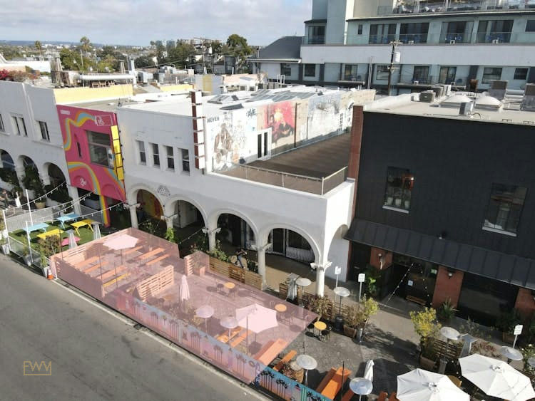 Street Level Outdoor Event Space on Windward Avenue, 130 sqm, pop up store in Los Angeles