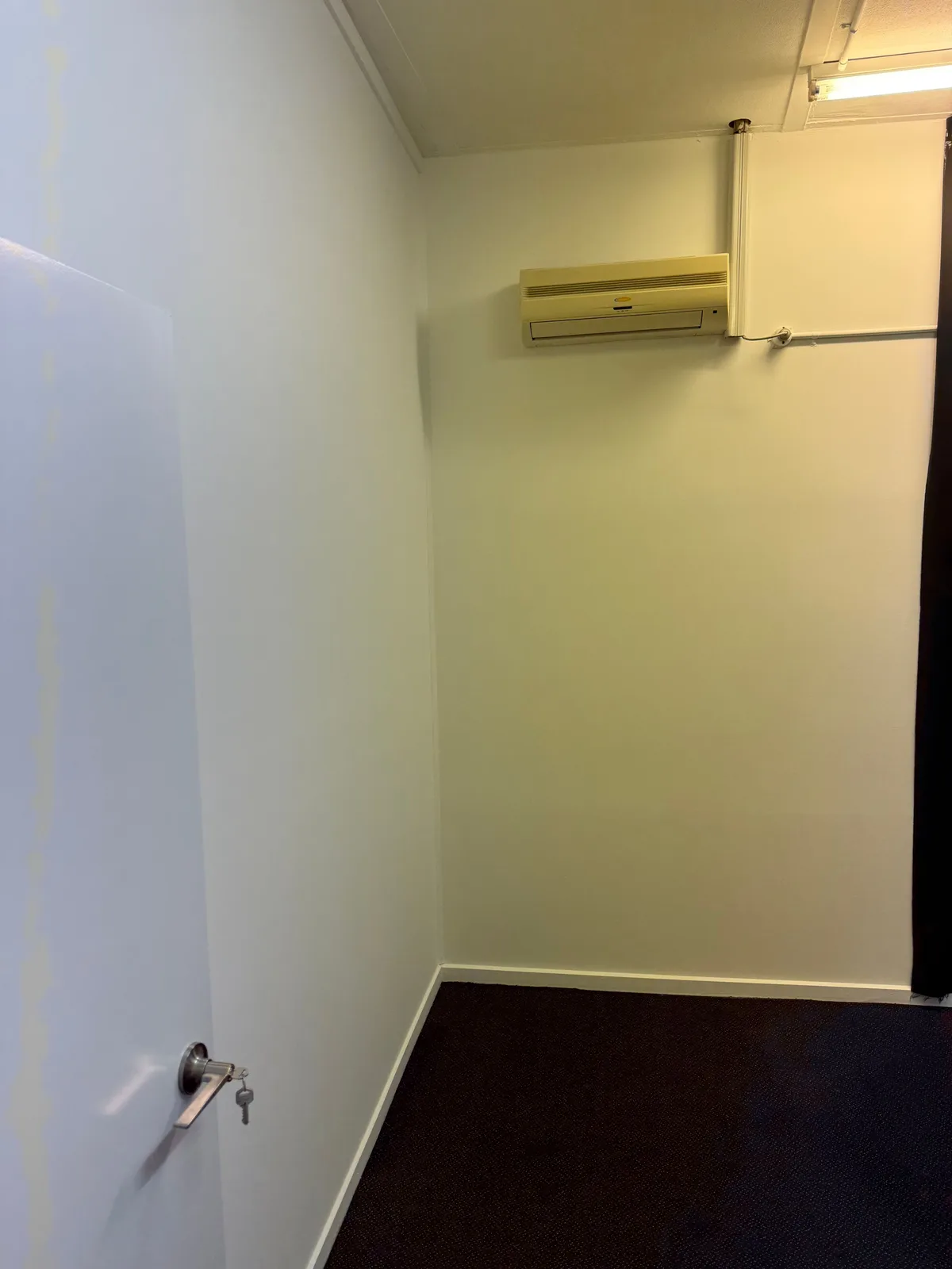 Studio and Office Space for Lease in Dandenong, 10 sqm, workshop, pop-up rental, interior view