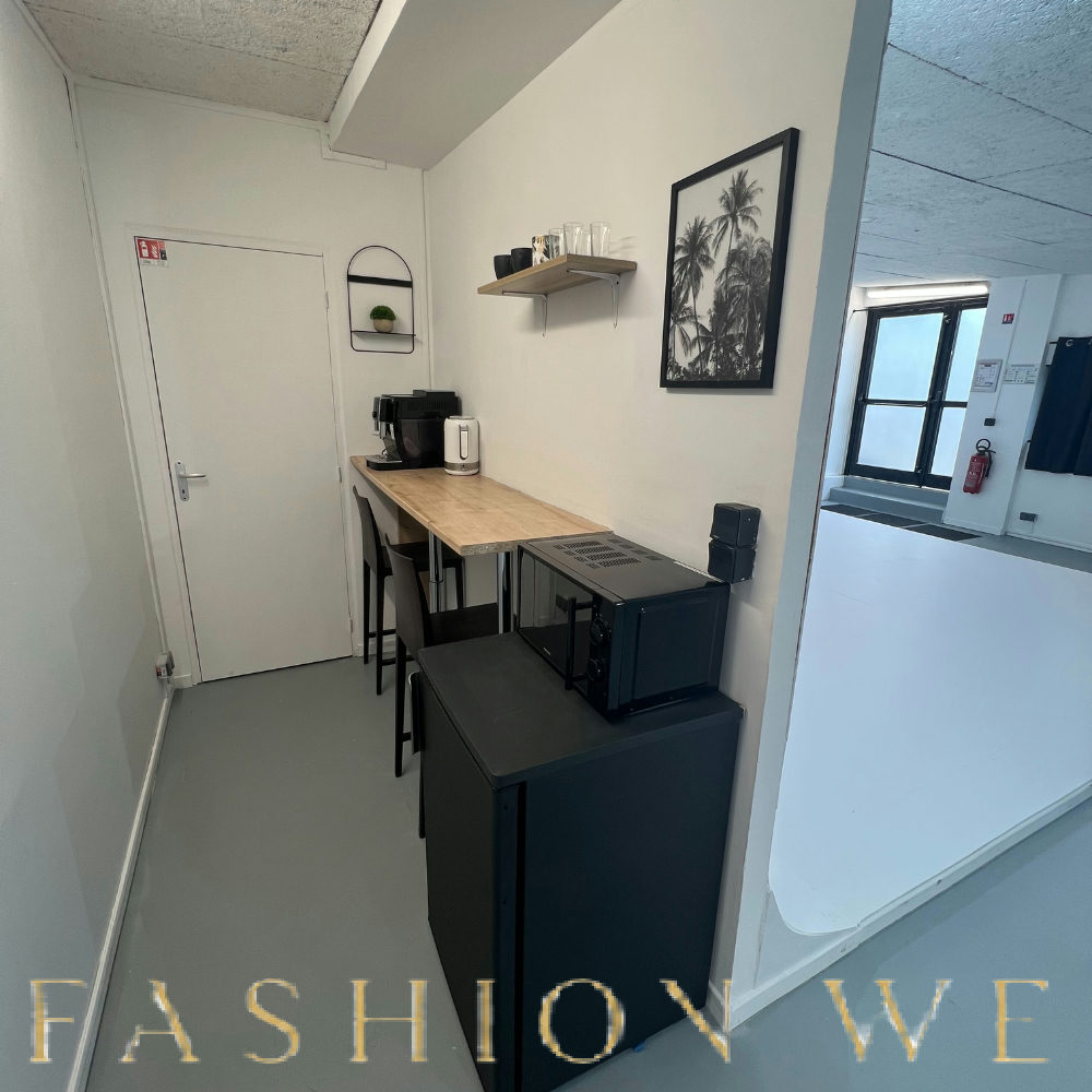 Studio Photo avec Cyclorama à Votre Disposition, 100 sqm, photo shoot, pop-up rental in La Courneuve, interior view