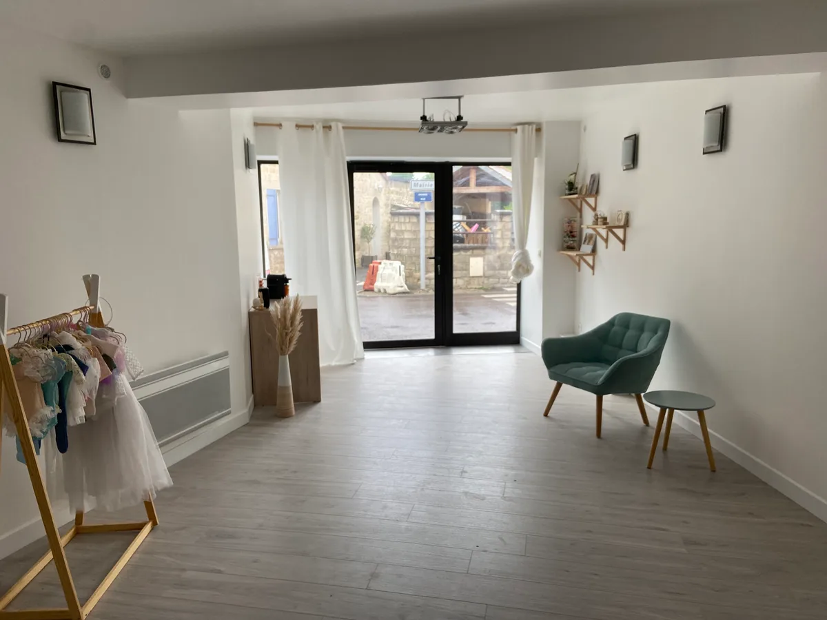 Studio Photo pour Grossesse et Nouveau-né, 35 sqm, photo shoot, pop-up rental in Jouy-le-Moutier, second interior view