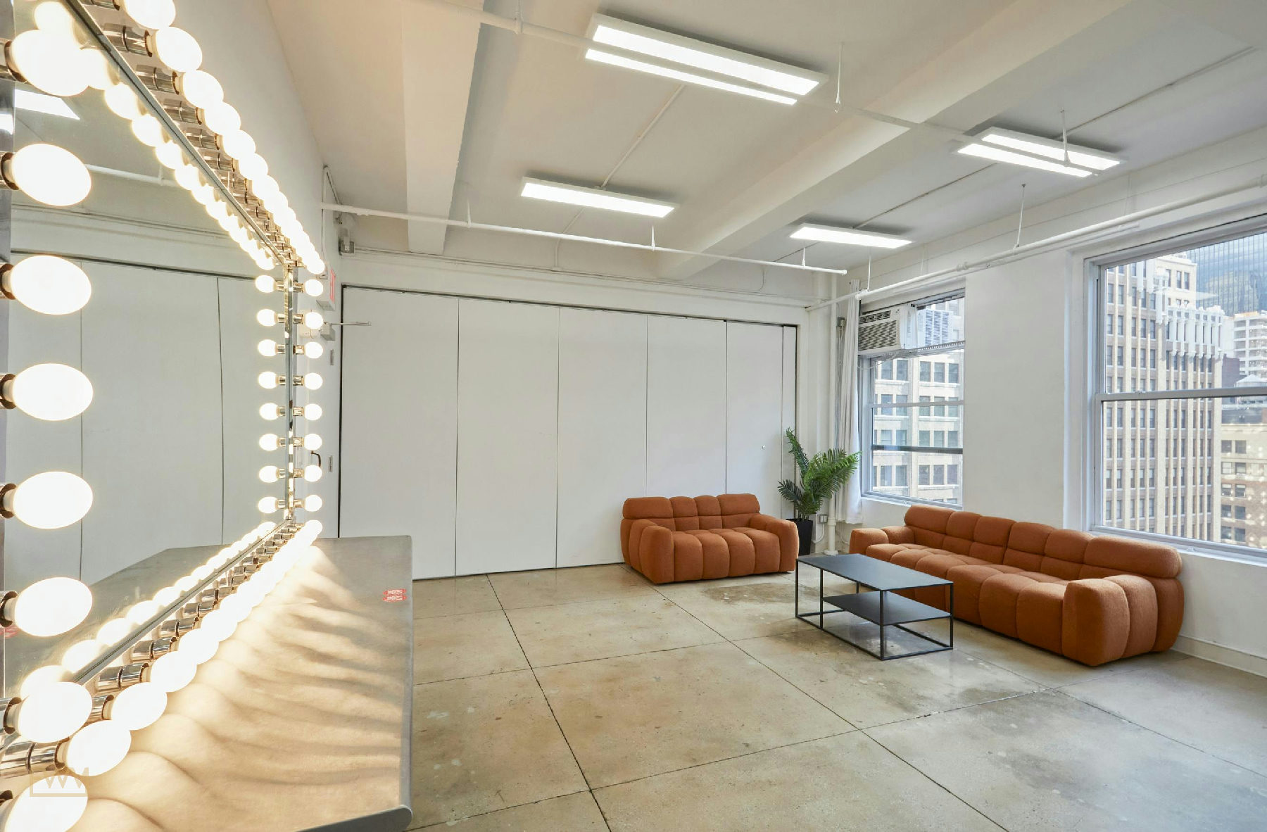 Studio Showroom and Event Space in Manhattan Garment District, 98 sqm, pop up store in New York