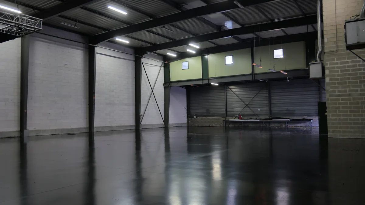 Studio Tournage VPH - Montigny, 2000 sqm, video production, pop-up rental in Montigny-le-Bretonneux, interior view