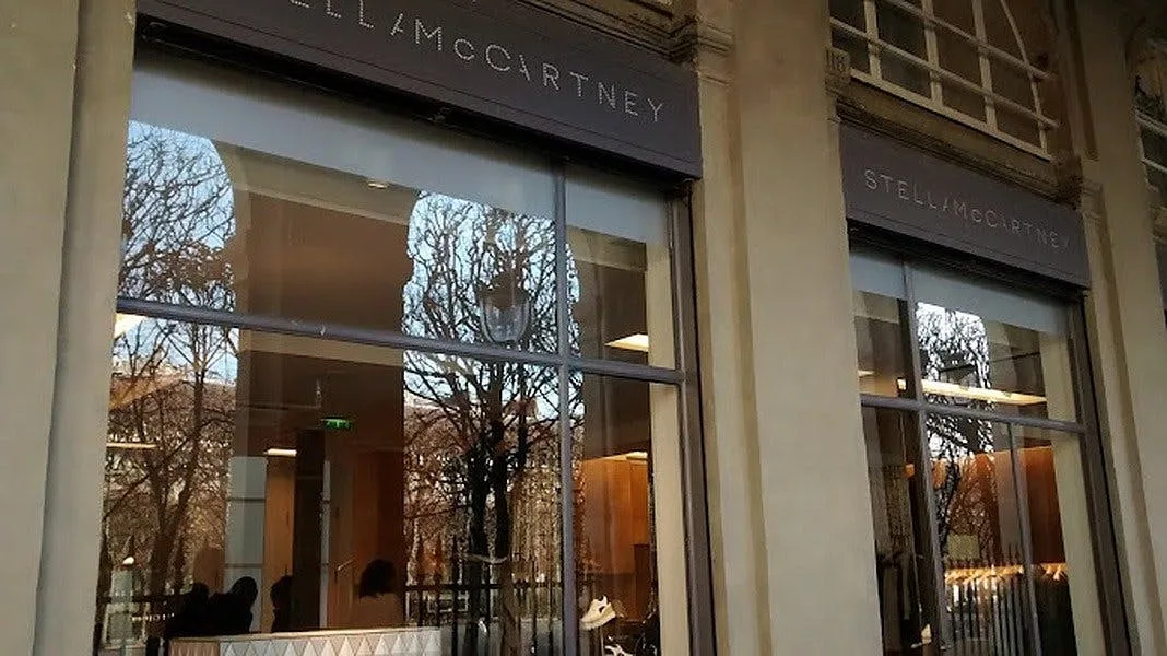 Stunning 204 sqm Shop at Jardins du Palais Royal Paris — 3