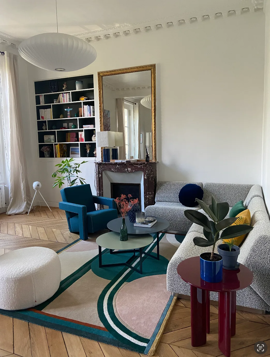 Stunning Haussmannian Apartment with Impressive Views, 73 sqm, pop up store in Paris, interior view