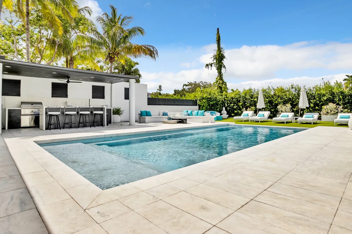 Stunning Mansion Rental with Pool and Tennis Court, 2787 sqm, photo shoot, pop-up rental in Miami