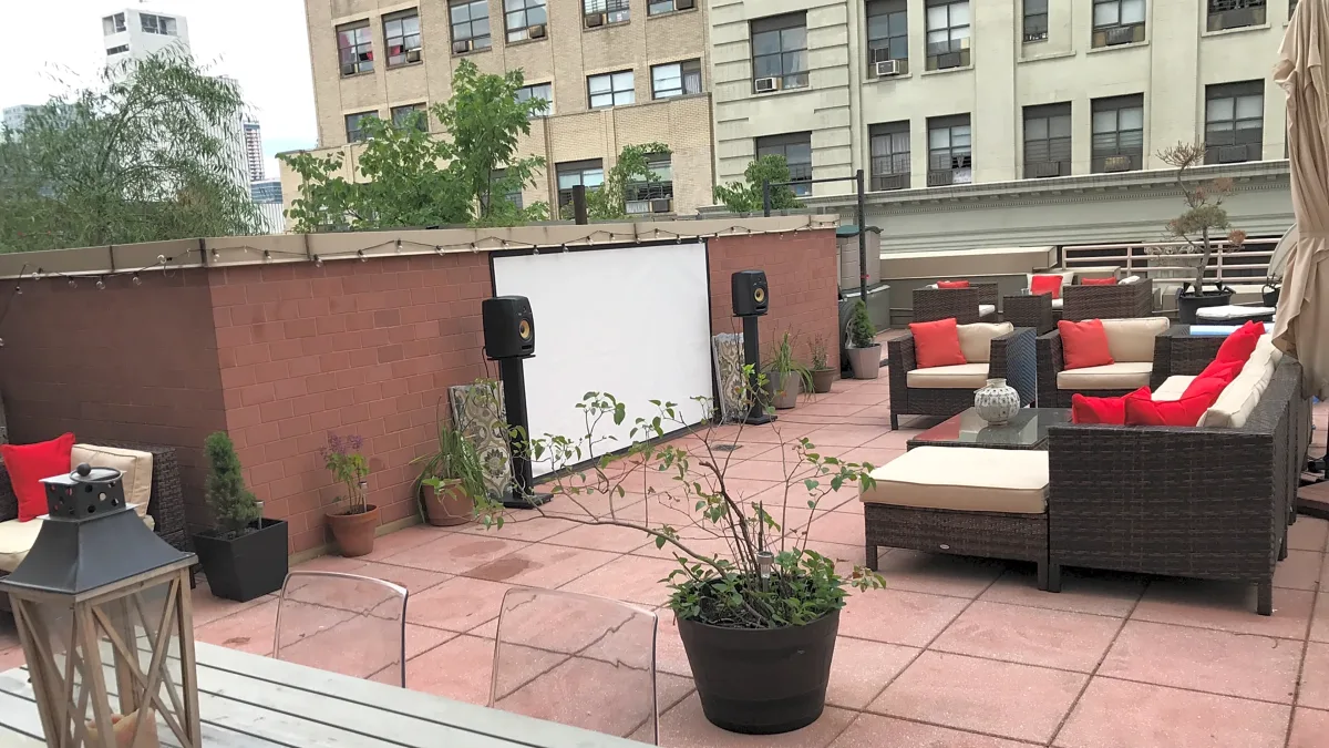 Stunning Terrace with City Views in Midtown Manhattan, 130 sqm, showroom presentation, pop-up rental in New York