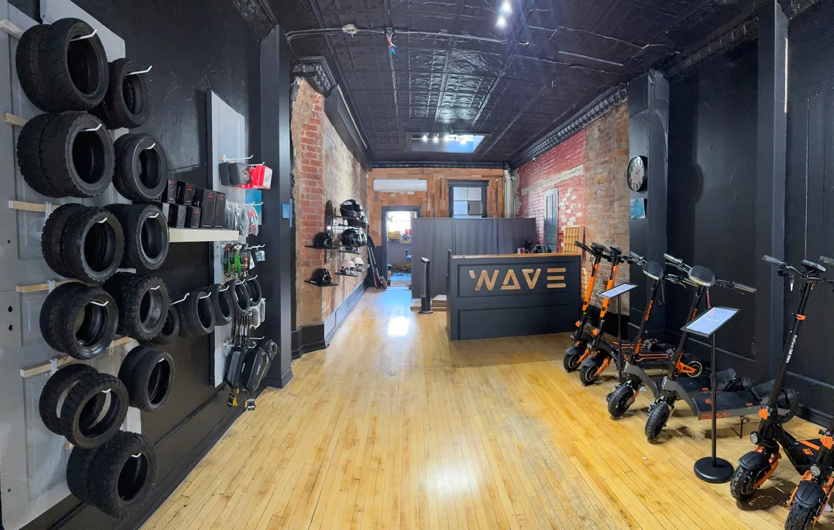 Stylish 1,000 sq ft Boutique Space on Queen Street, 93 sqm, pop up store in Toronto, second interior view