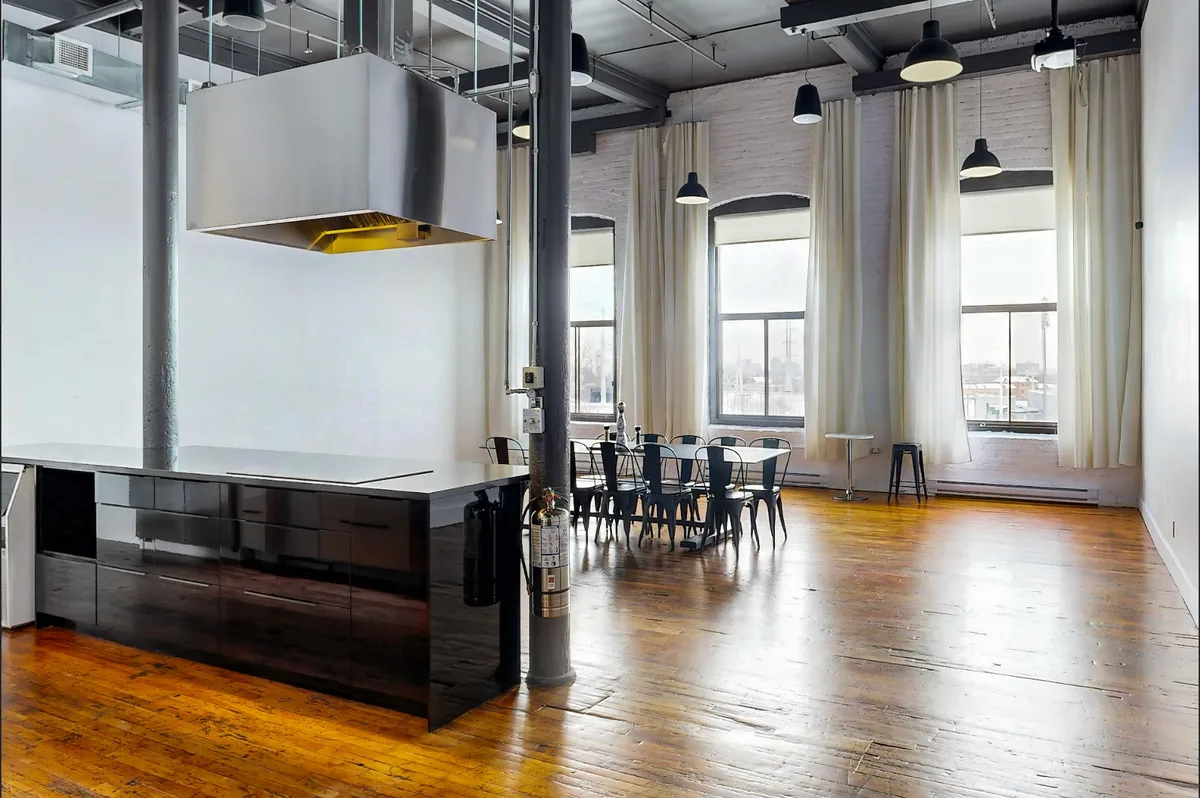 Stylish 1,752 sq ft Loft at Château Sainte-Ambroise, 163 sqm, corporate event, pop-up rental in Montréal