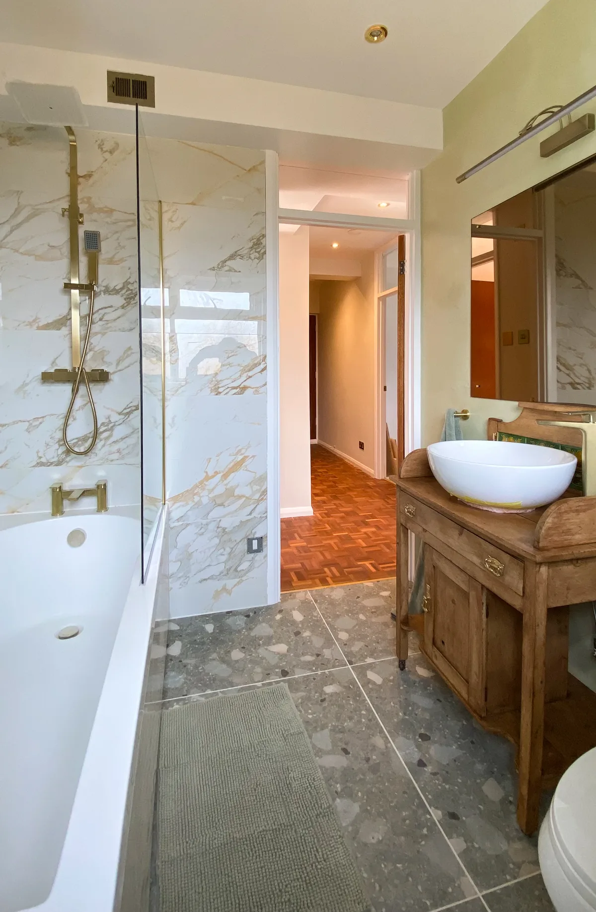 Stylish 1970s Apartment with Modern Amenities, 5 sqm, art exhibition, pop-up rental in Hertfordshire