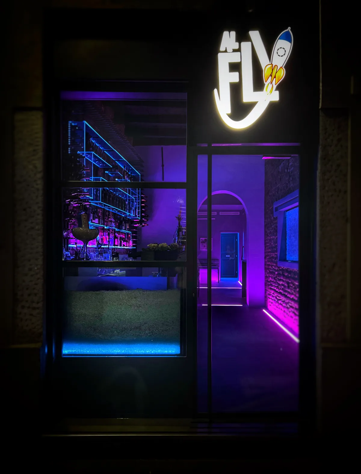 Stylish 60 sqm Open Space Bar in Monza, private event, pop-up rental, interior view
