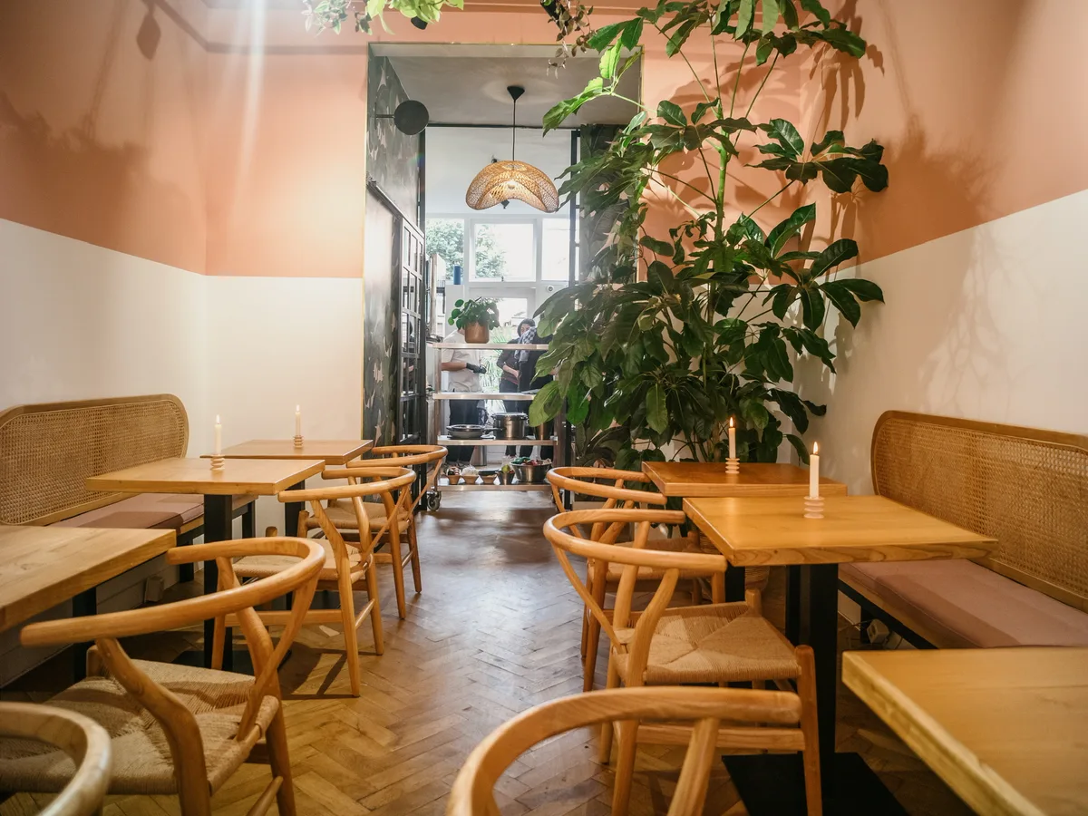Stylish Coffee and Concept Space with Full Amenities, 60 sqm, pop up store in Utrecht