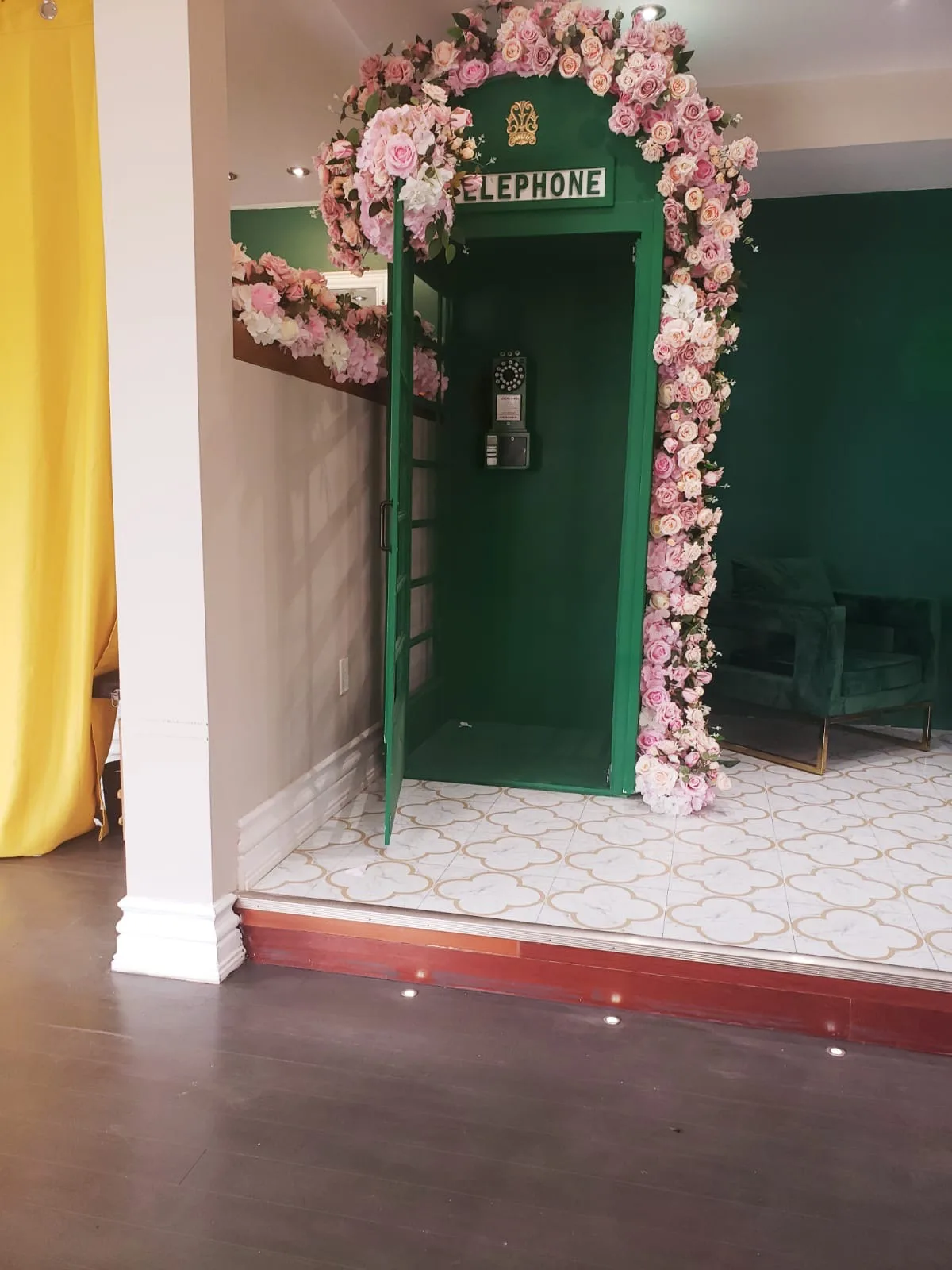 Stylish Event Space with Unique Ambiance, 151 sqm, pop up store in Toronto, interior view