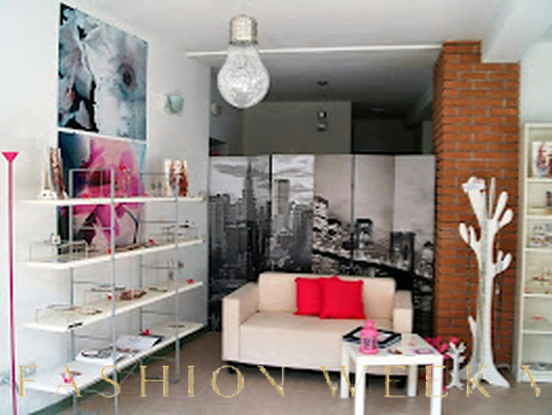 Stylish Jewelry and Fashion Boutique Space, 70 sqm, pop up store in Angera