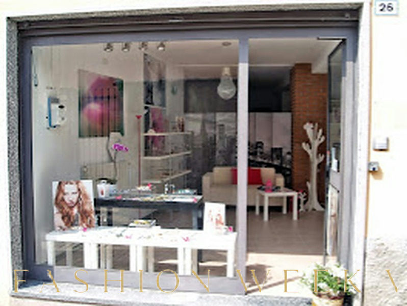 Stylish Jewelry and Fashion Boutique Space, 70 sqm, pop up store in Angera, second interior view