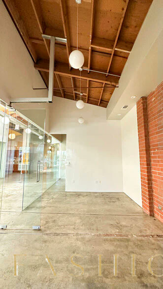 Stylish Remodeled Space for Diverse Events on West Third Street, 335 sqm, product launch, pop-up rental in Los Angeles, addi…