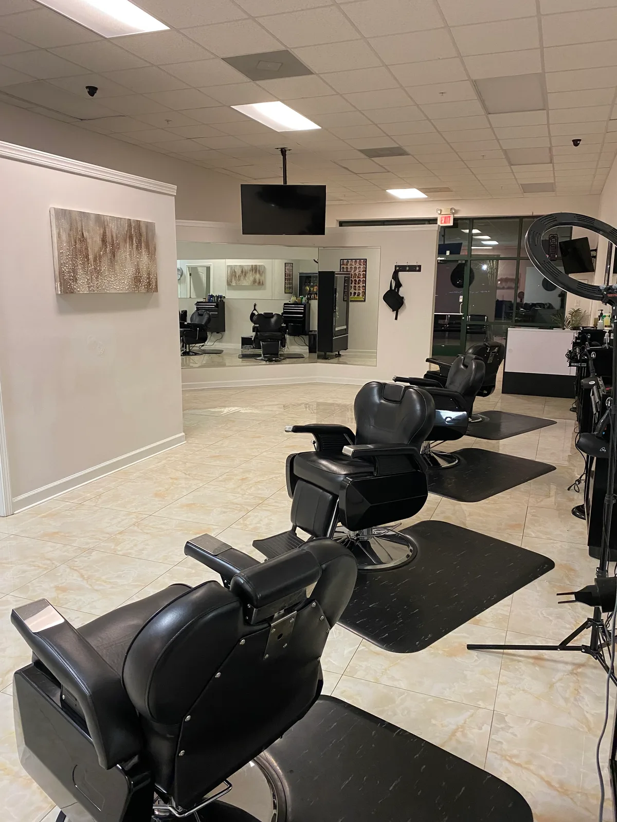 Stylish Salon Space Available in Kiln Creek Parkway, 93 sqm, fashion showroom, pop-up rental in Tabb