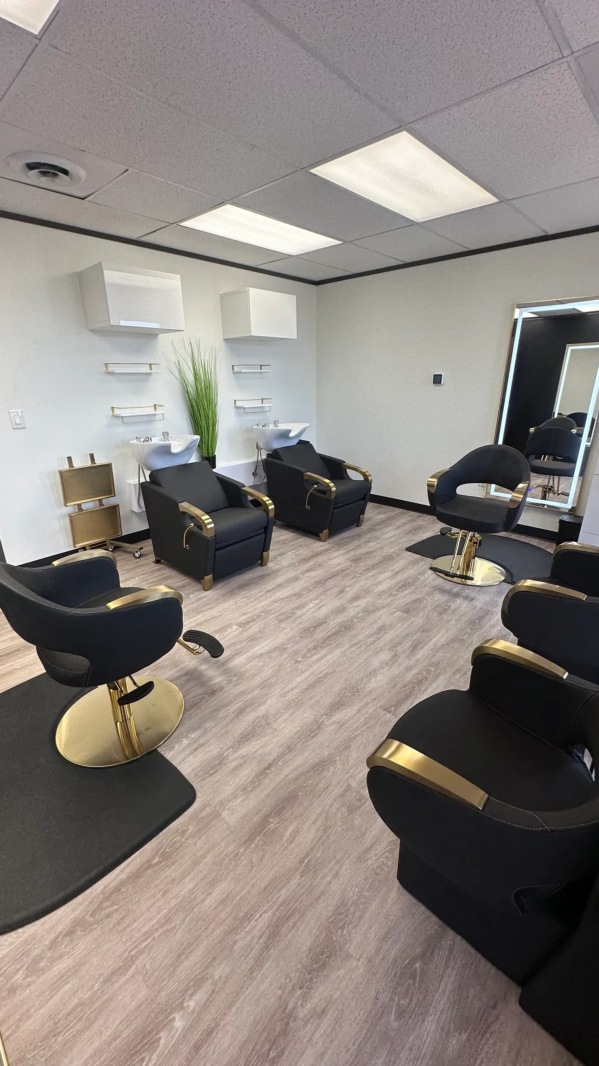 Stylish Salon Space in Houston, Texas, 112 sqm, photo shoot, pop-up rental