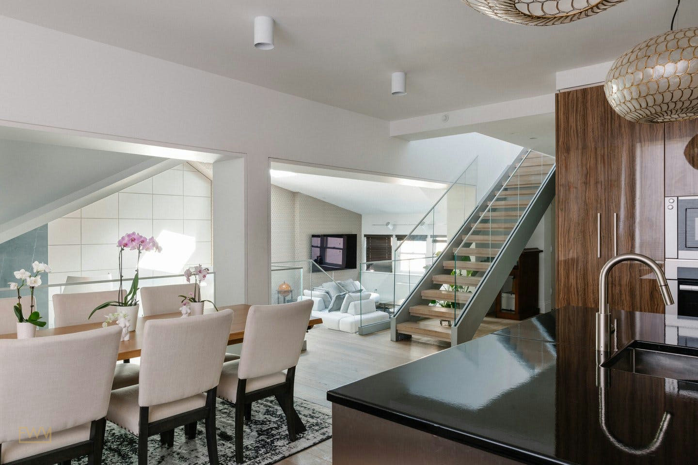 Sun-Drenched Soho Penthouse with Two Terraces, 384 sqm, pop up store in New York