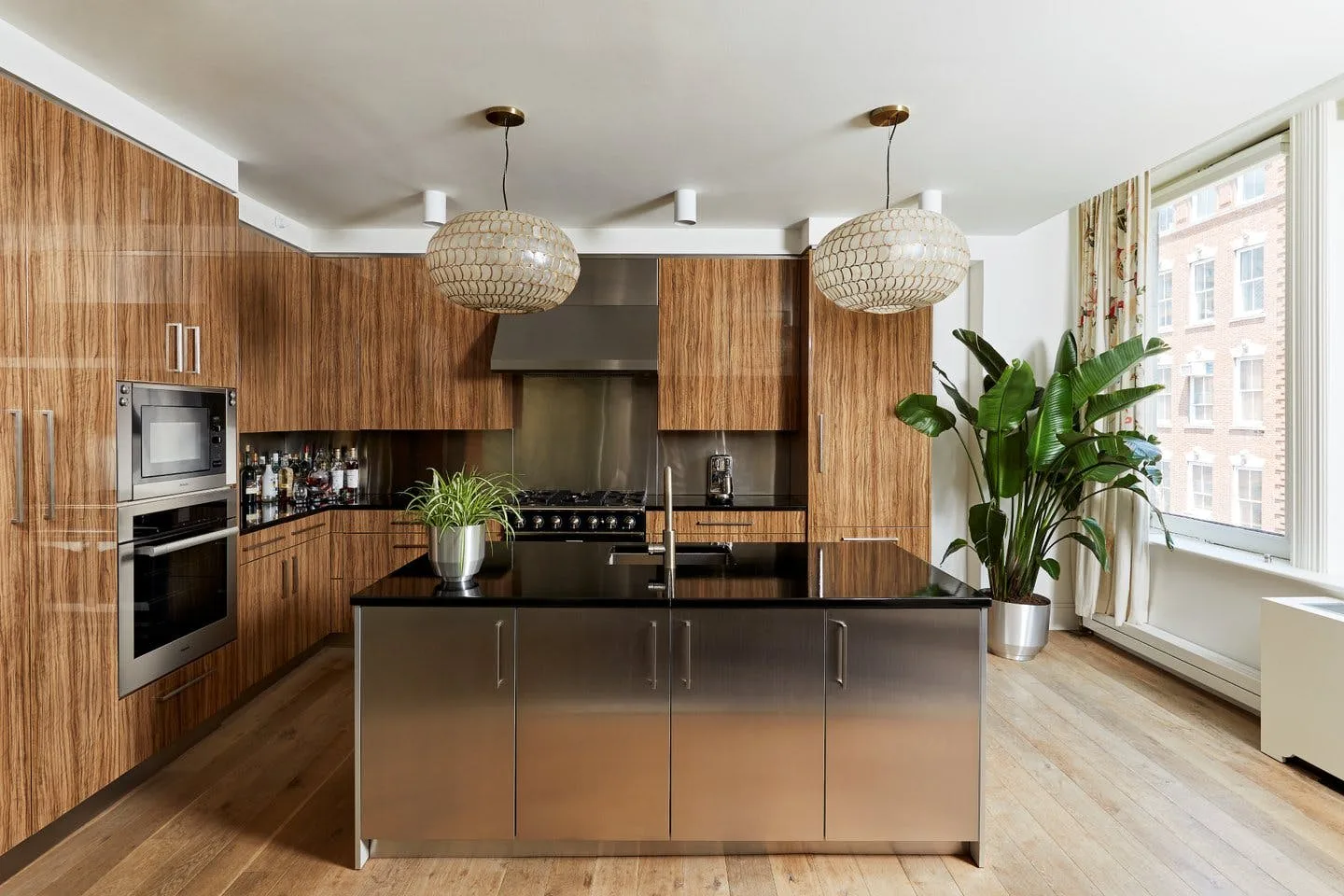 Sun-Drenched Soho Penthouse with Two Terraces — 5