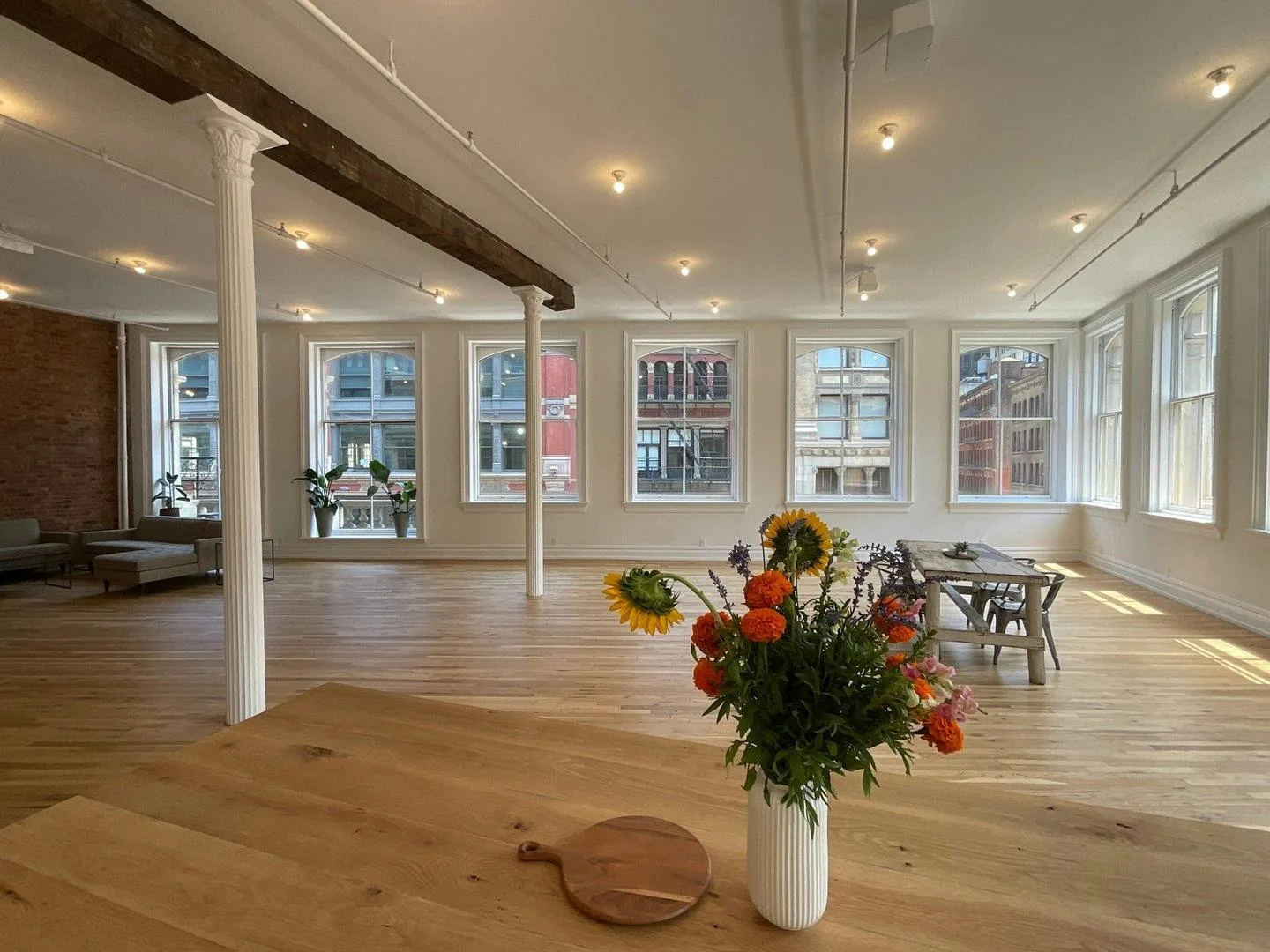 Sun-Filled Corner Loft with Open Plan Kitchen in New York