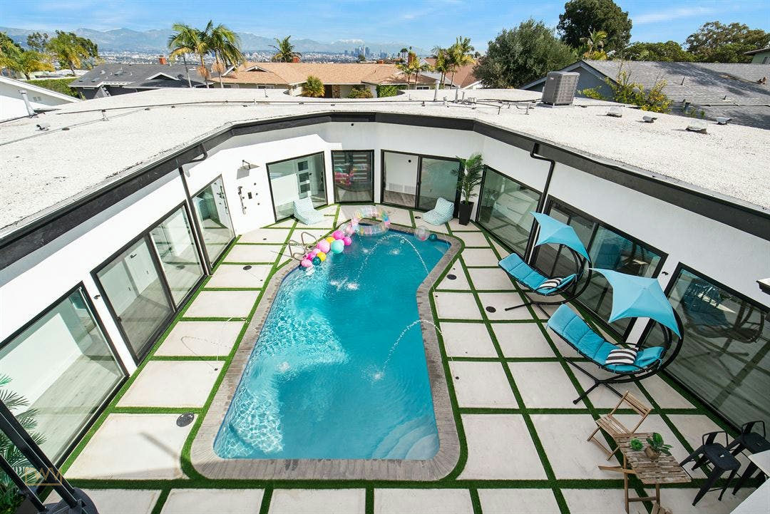 Super Mansion with Los Angeles 360 Views, 339 sqm, gallery showing, pop-up rental