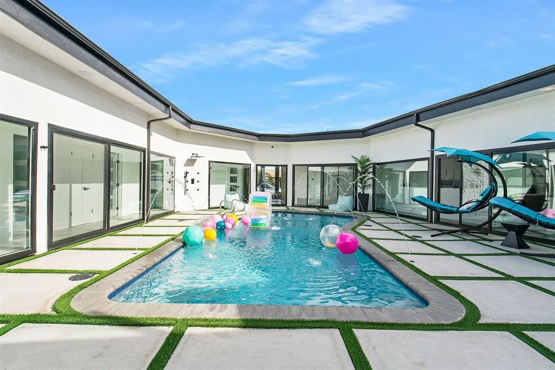 Super Mansion with Los Angeles 360 Views — 2