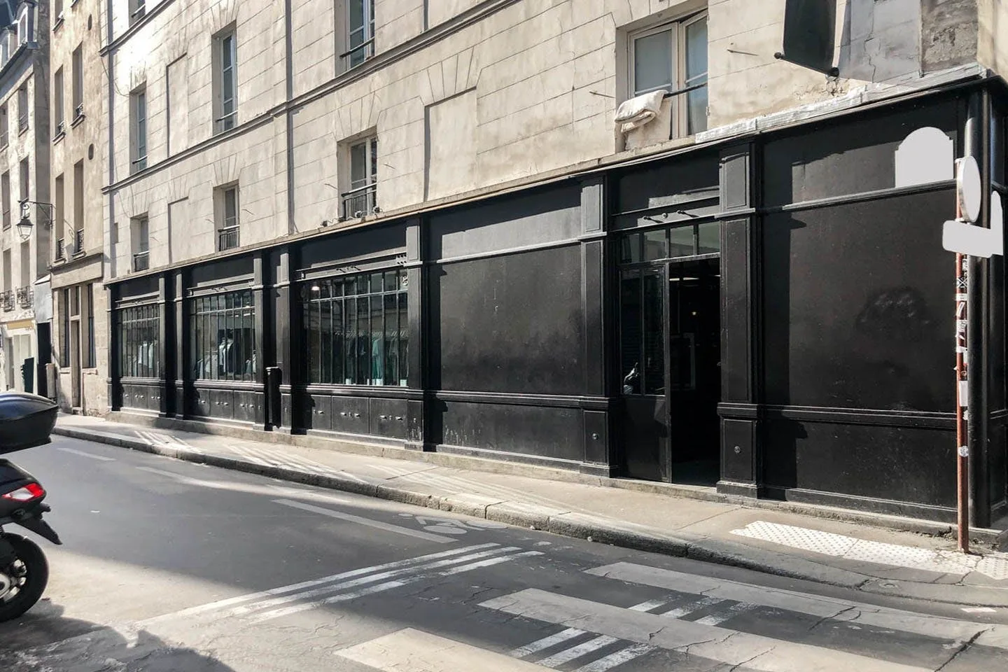 Superb Corner Boutique in Le Marais, Paris — 2