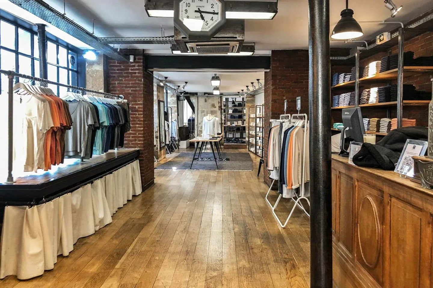Superb Corner Boutique in Le Marais, Paris — 4