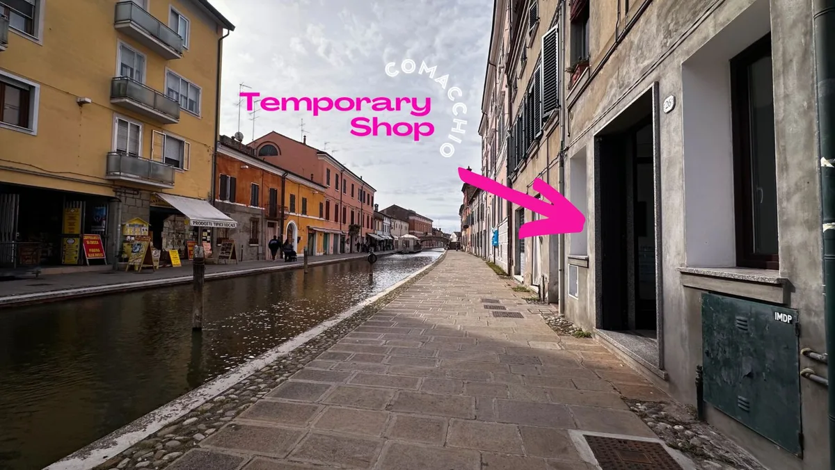 Temporary Commercial Shop in Comacchio's Historic Center, 60 sqm, pop up store