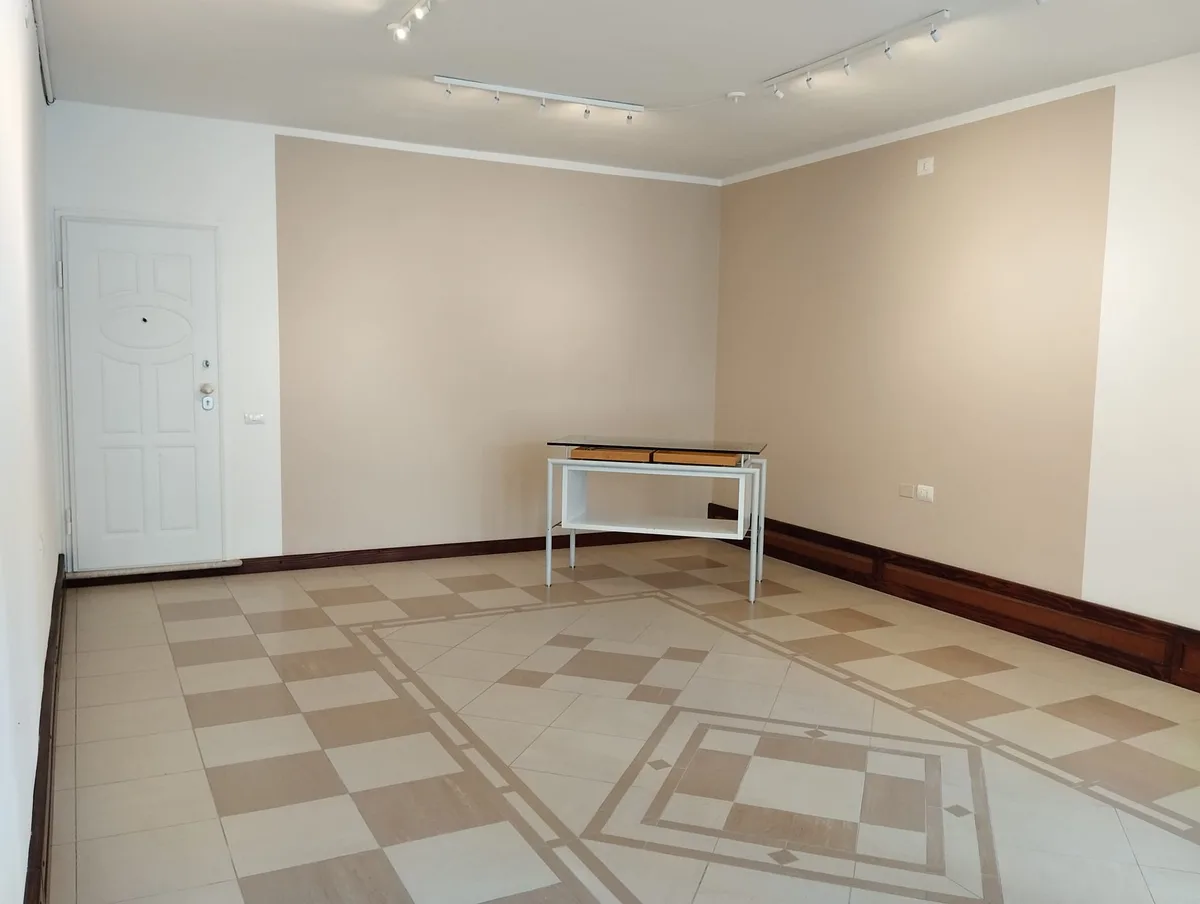 Temporary Commercial Shop in Comacchio's Historic Center, 60 sqm, pop up store, third interior view
