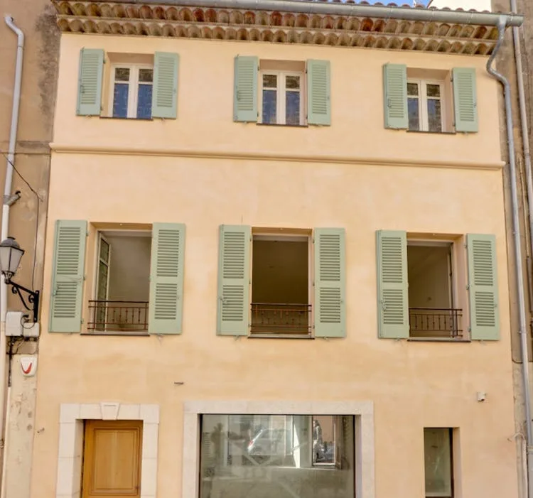 Three-Story Commercial Townhouse in Saint-Tropez — 2