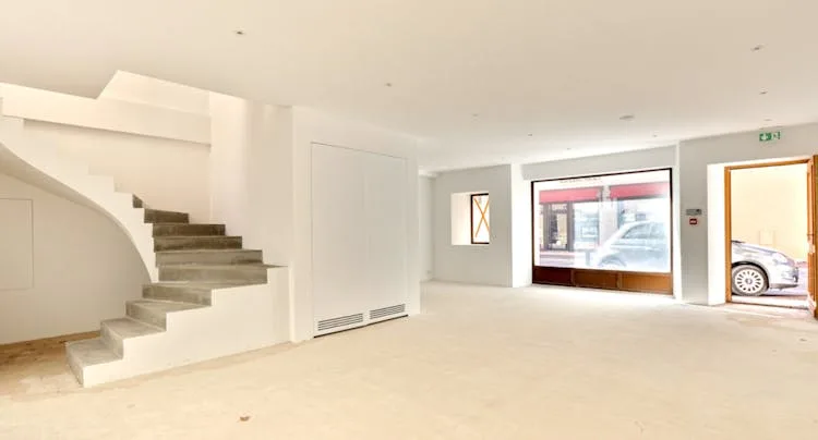 Three-Story Commercial Townhouse in Saint-Tropez — 3