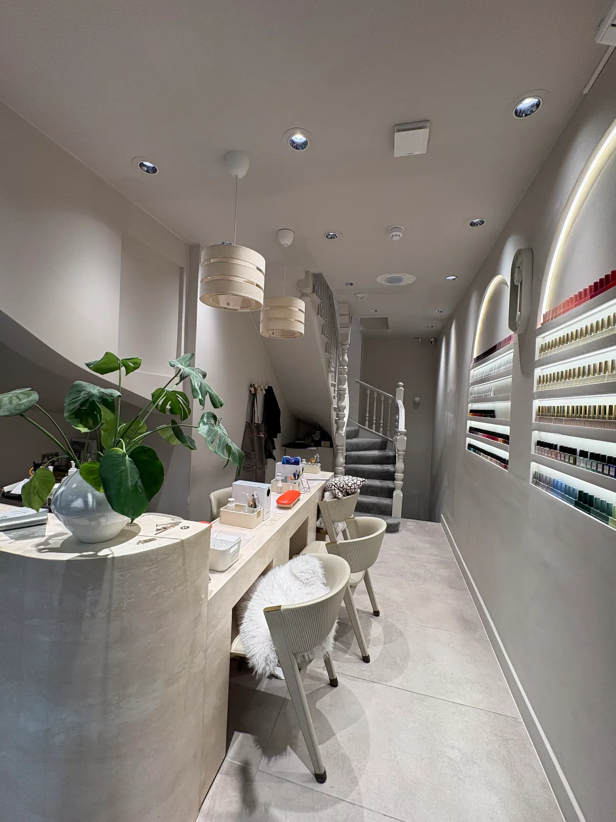 Three-Story Retail Space on Stafford Street, Mayfair, 53 sqm, retail activation, pop-up rental in Greater London, interior v…