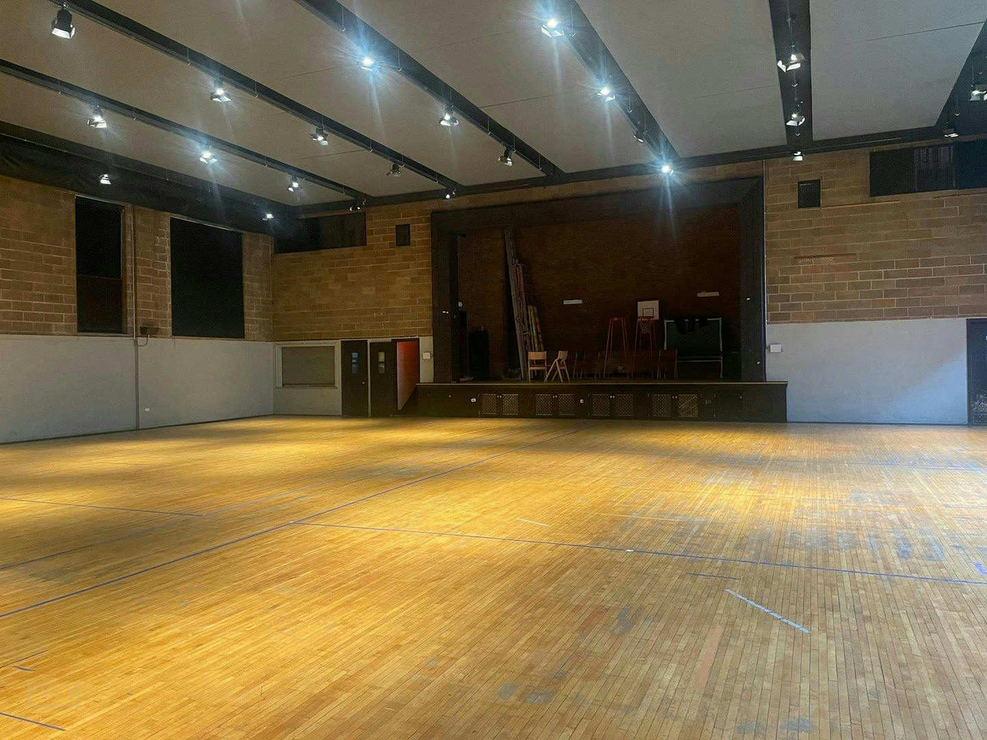 Tiered Event Space with Mezzanine in New York, 321 sqm, art exhibition, pop-up rental