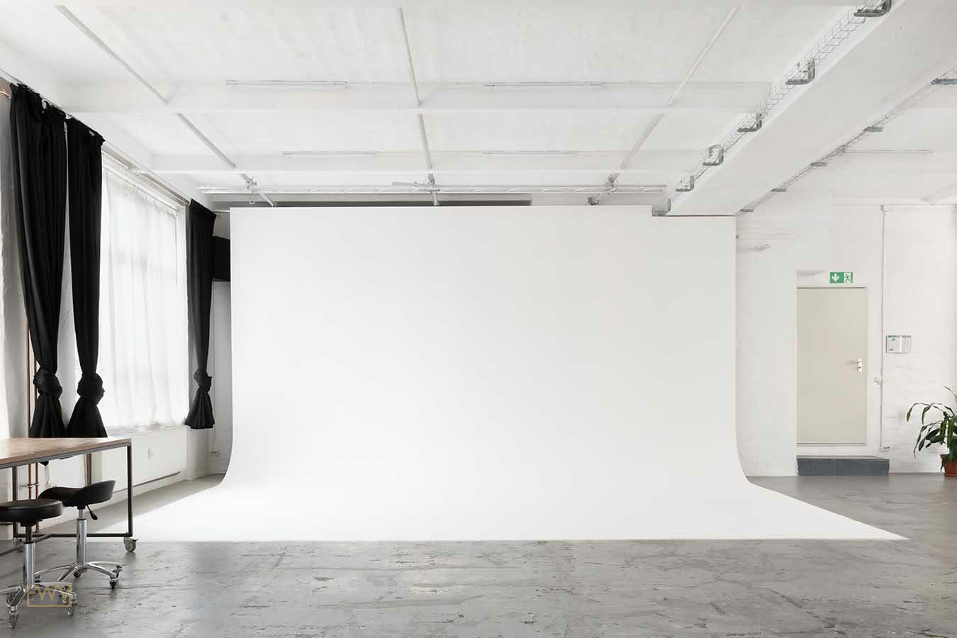 Top Floor Industrial Loft in Neukölln, Berlin, 150 sqm, showroom presentation, pop-up rental