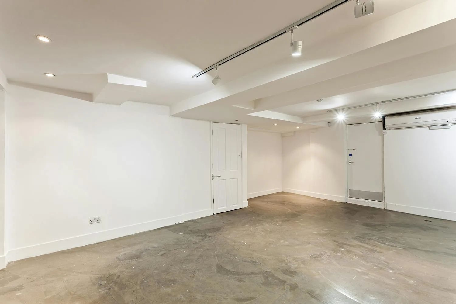 Townhouse for Retail and Showroom Use on Greek Street, London — 5