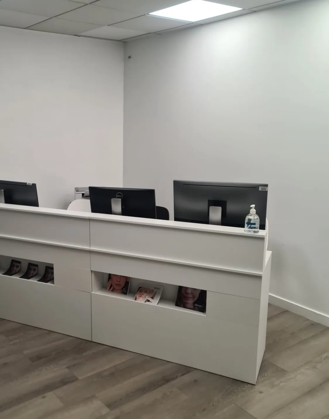 Treatment Rooms for Rent in Established Aesthetics Clinic, 7 sqm, retail activation, pop-up rental in Greater London, additi…