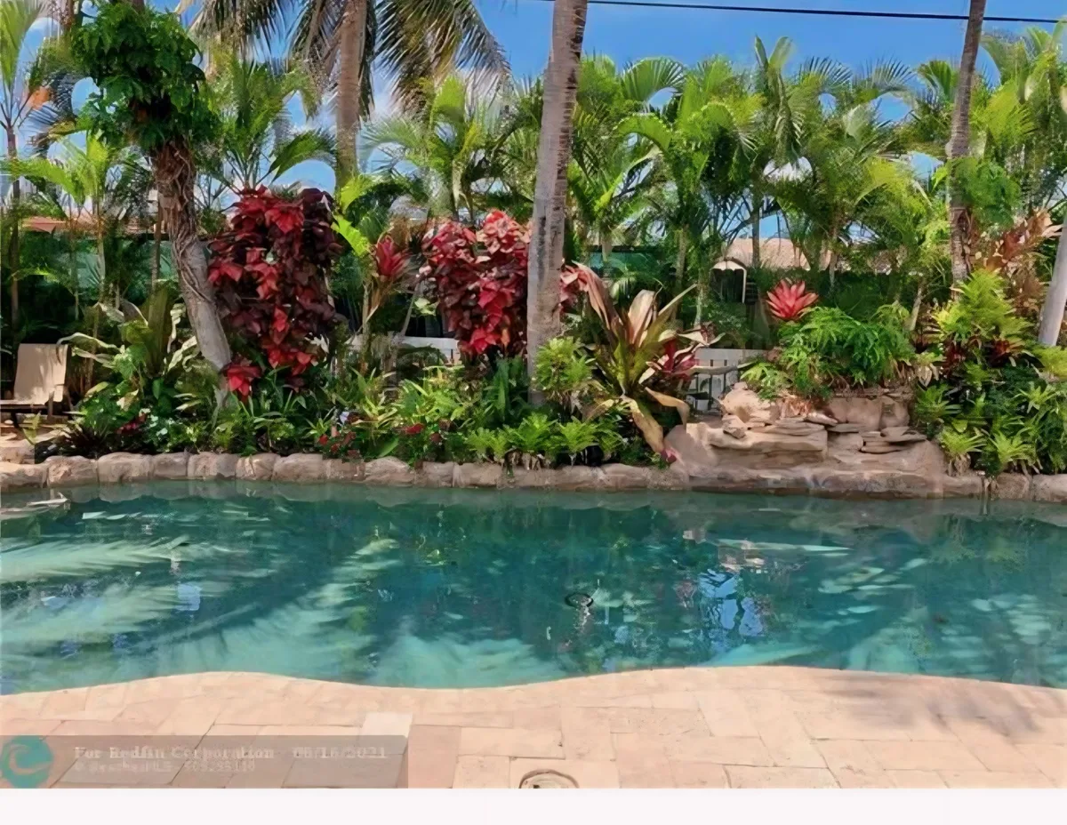 Tropical Paradise with Lounge Areas and Spa, 139 sqm, photo shoot, pop-up rental in Boca Raton
