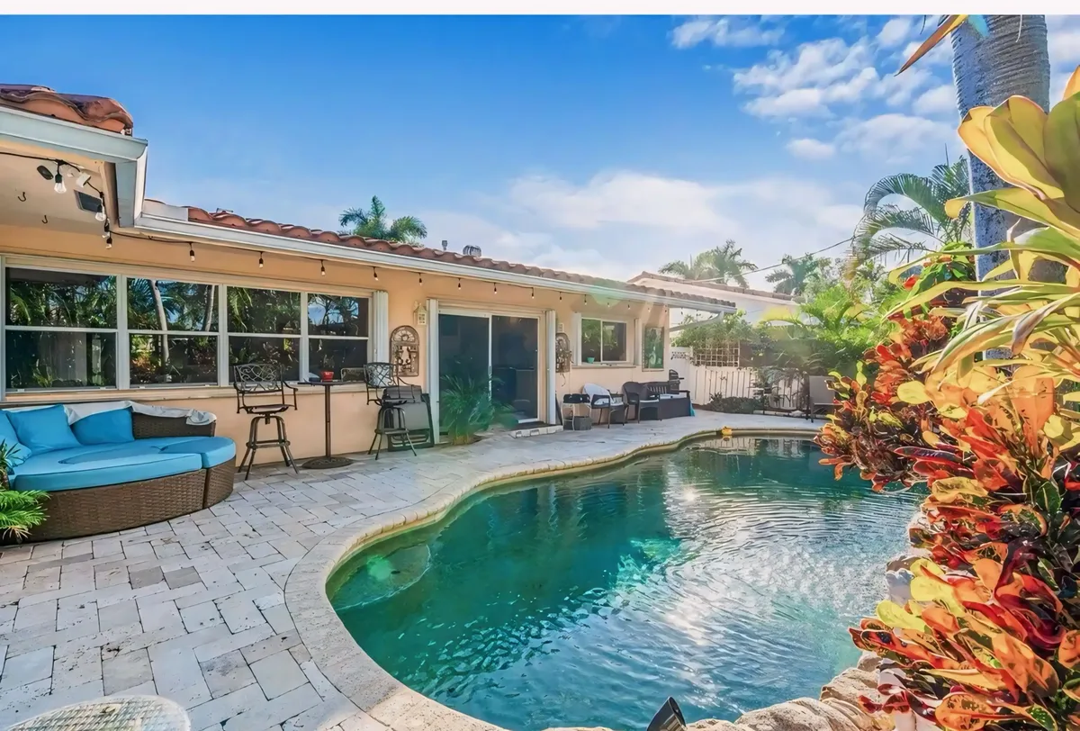 Tropical Paradise with Lounge Areas and Spa, 139 sqm, photo shoot, pop-up rental in Boca Raton, second interior view